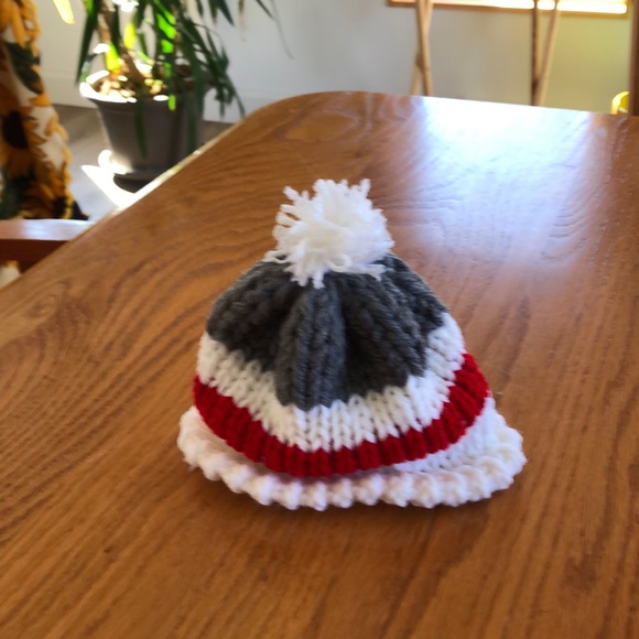Hat abd slippers - Picture 2 of 3